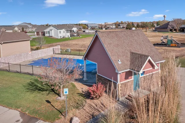 $299,999 | 705 Charles Street, Hesston, KS 67062