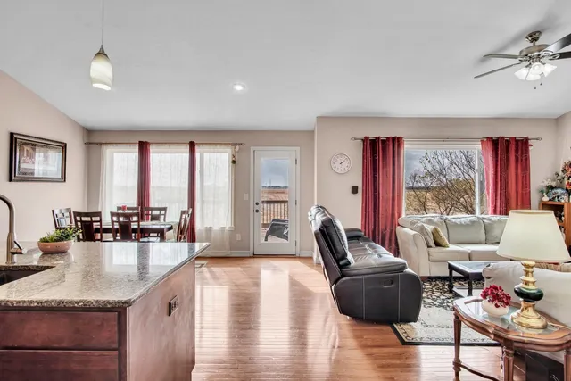 $299,999 | 705 Charles Street, Hesston, KS 67062