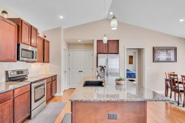 $299,999 | 705 Charles Street, Hesston, KS 67062