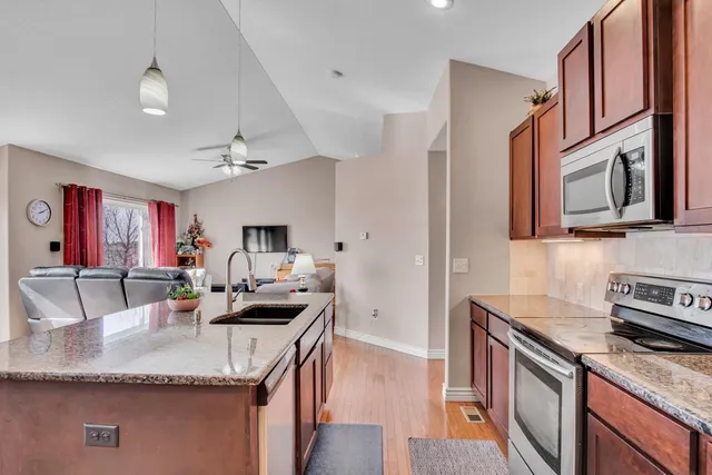 $299,999 | 705 Charles Street, Hesston, KS 67062