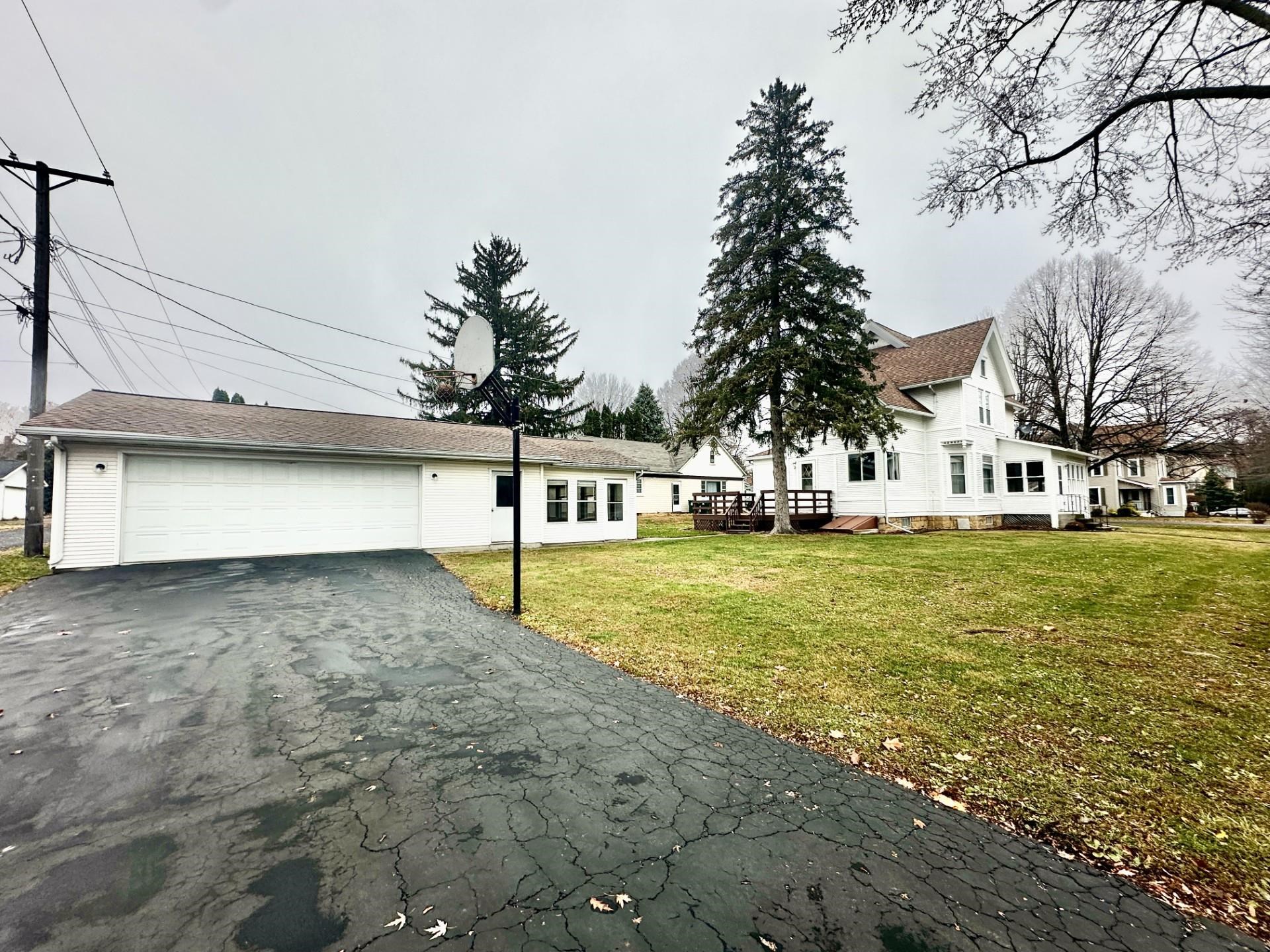 501 North Holcomb Avenue Milledgeville, IL 61051 - Photo 1 of 28