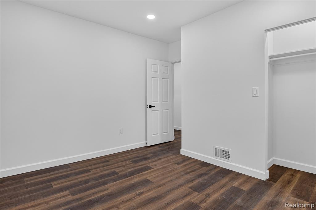 16883 Santa Rosa Drive Detroit, MI 48221 - Photo 19 of 44
