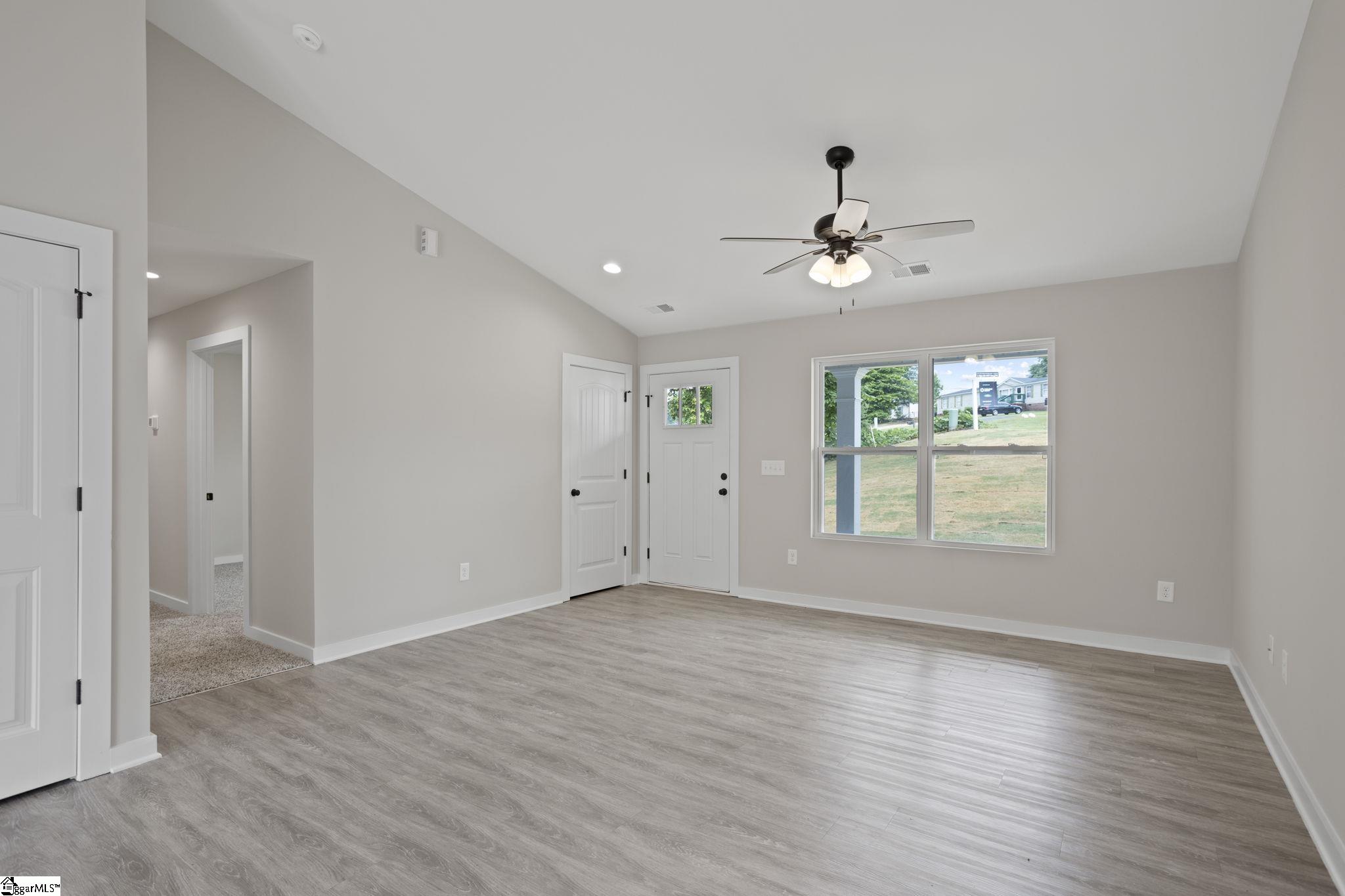 514 Crossgate Way Fountain Inn, SC 29644 - Photo 8 of 36