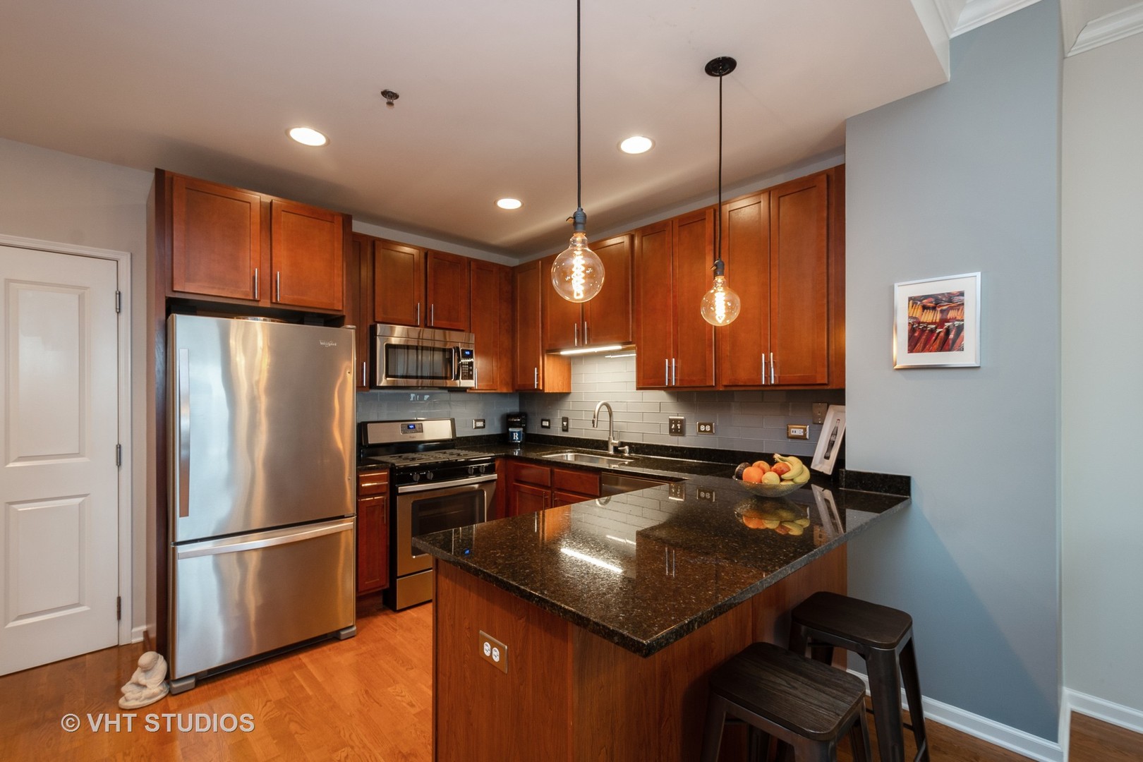828 West Grace Street, Unit 810 Chicago, IL 60613 - Photo 4 of 14