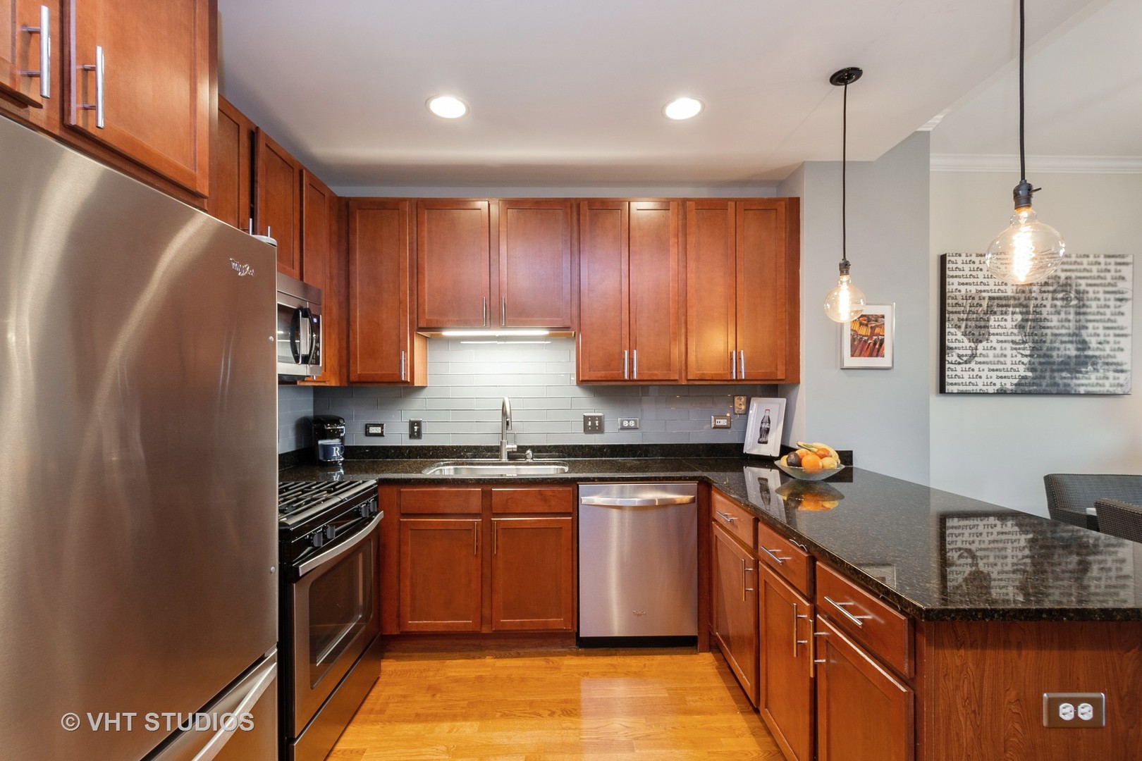 828 West Grace Street, Unit 810 Chicago, IL 60613 - Photo 5 of 14