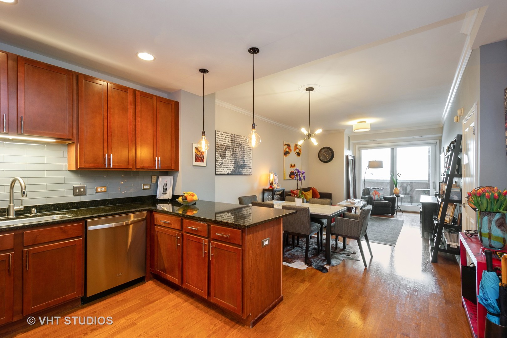 828 West Grace Street, Unit 810 Chicago, IL 60613 - Photo 6 of 14