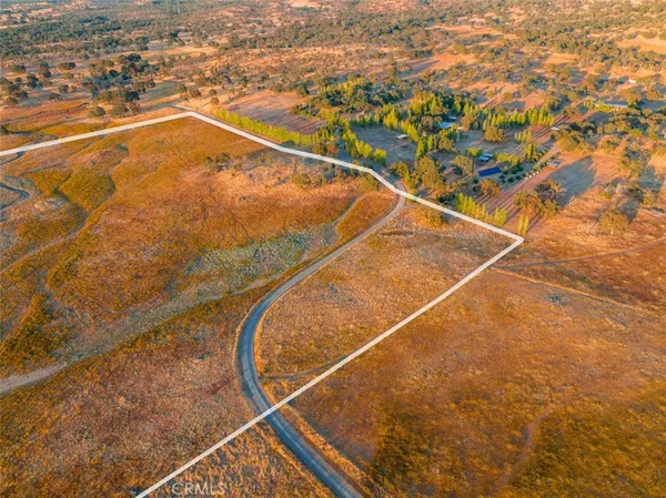 a view of a tennis court