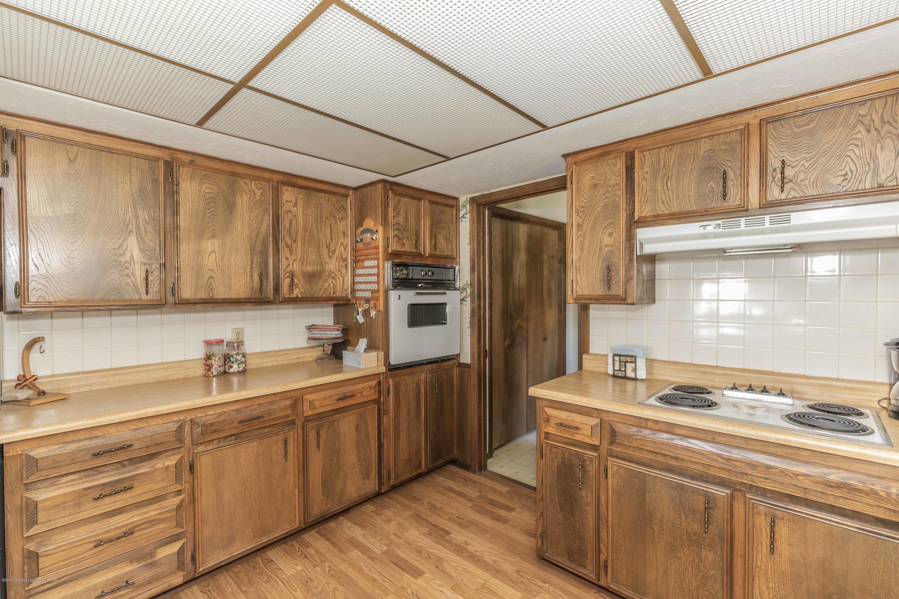 7106 Gainsborough Road Amarillo, TX 79106 - Photo 14 of 33 KITCHEN VIEW 4