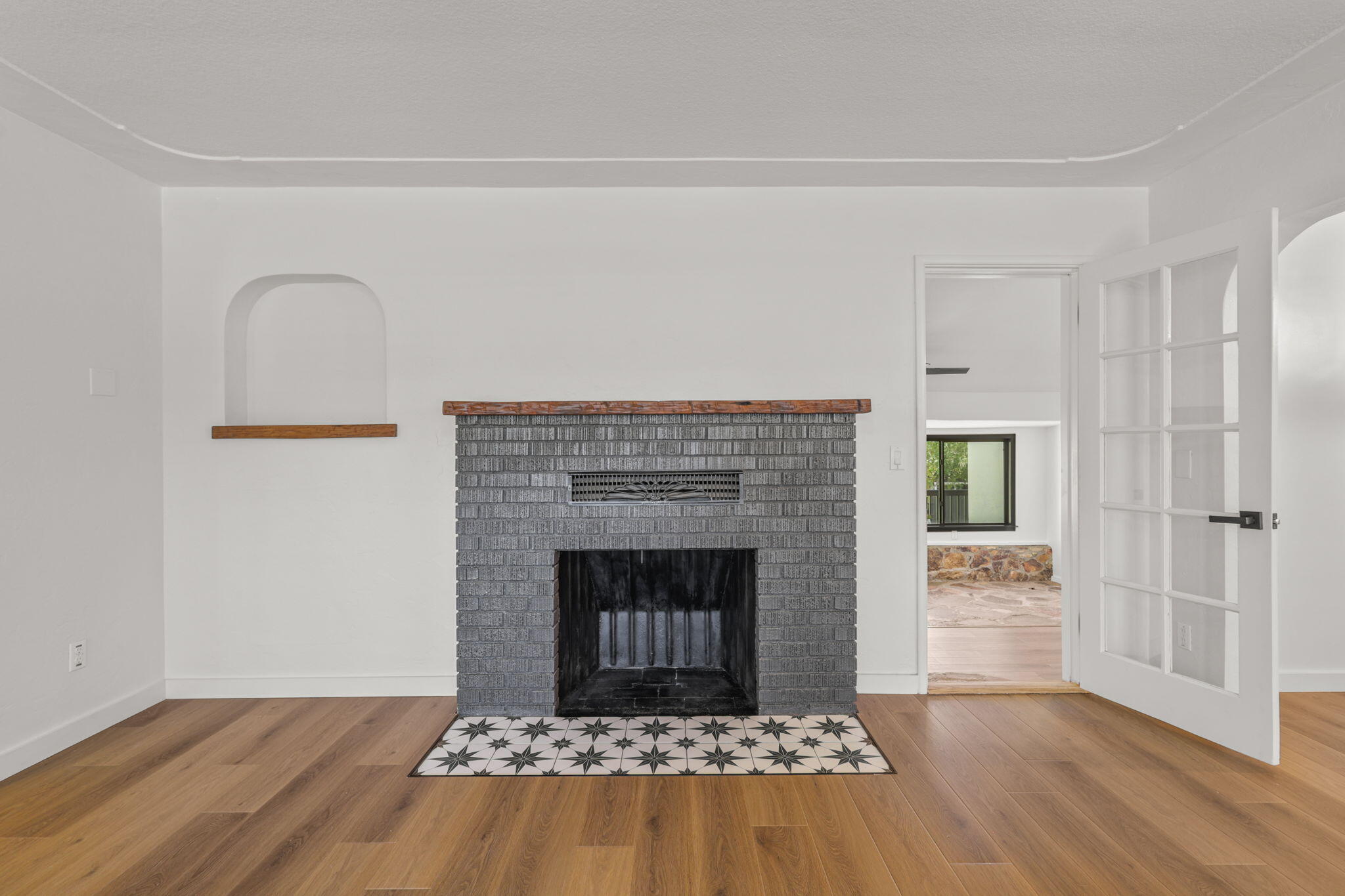 4485 Placer Road Redding, CA 96001 - Photo 18 of 77 Living Room