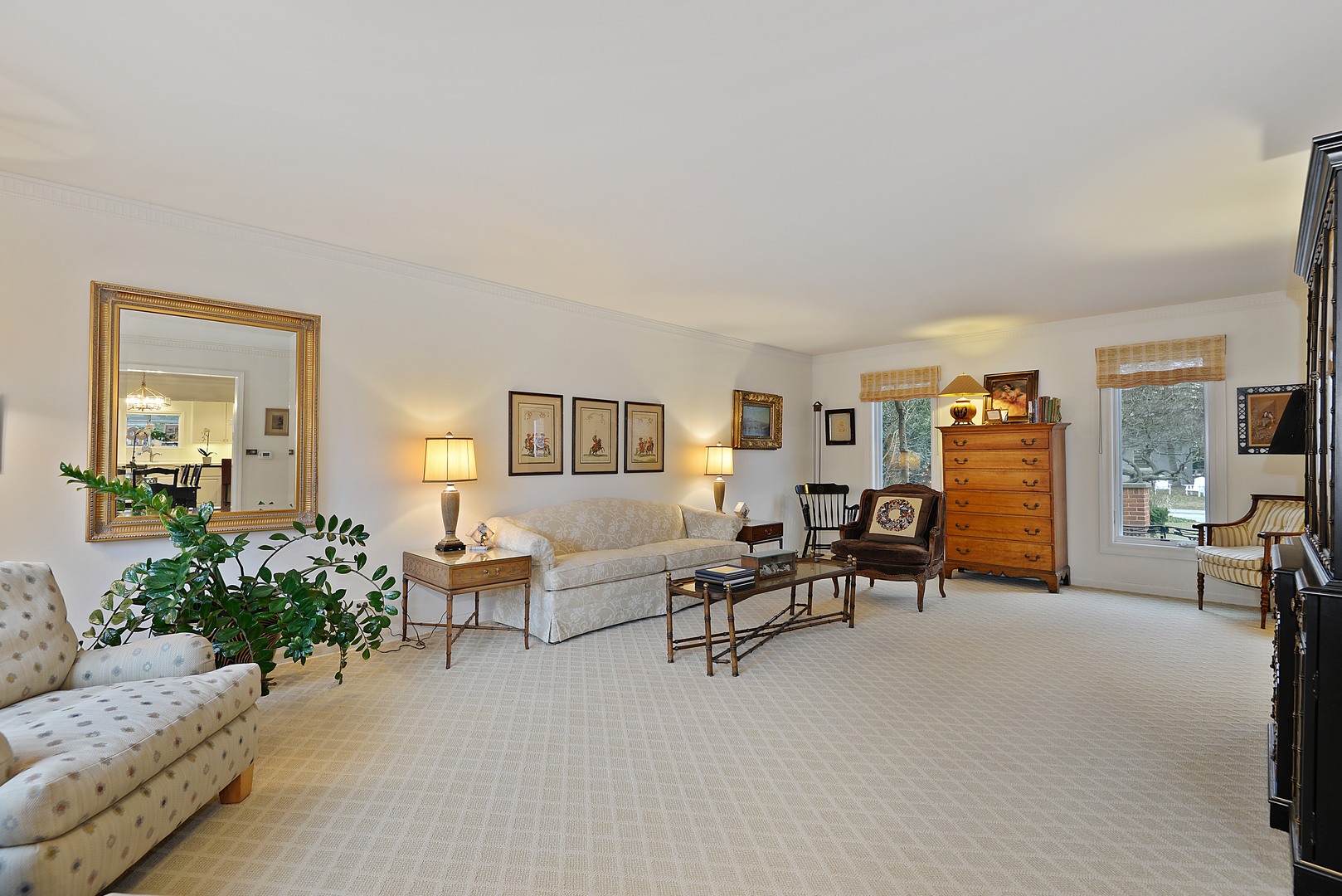 1034 Pontiac Road Wilmette, IL 60091 - Photo 3 of 32 a living room with furniture and a lamp