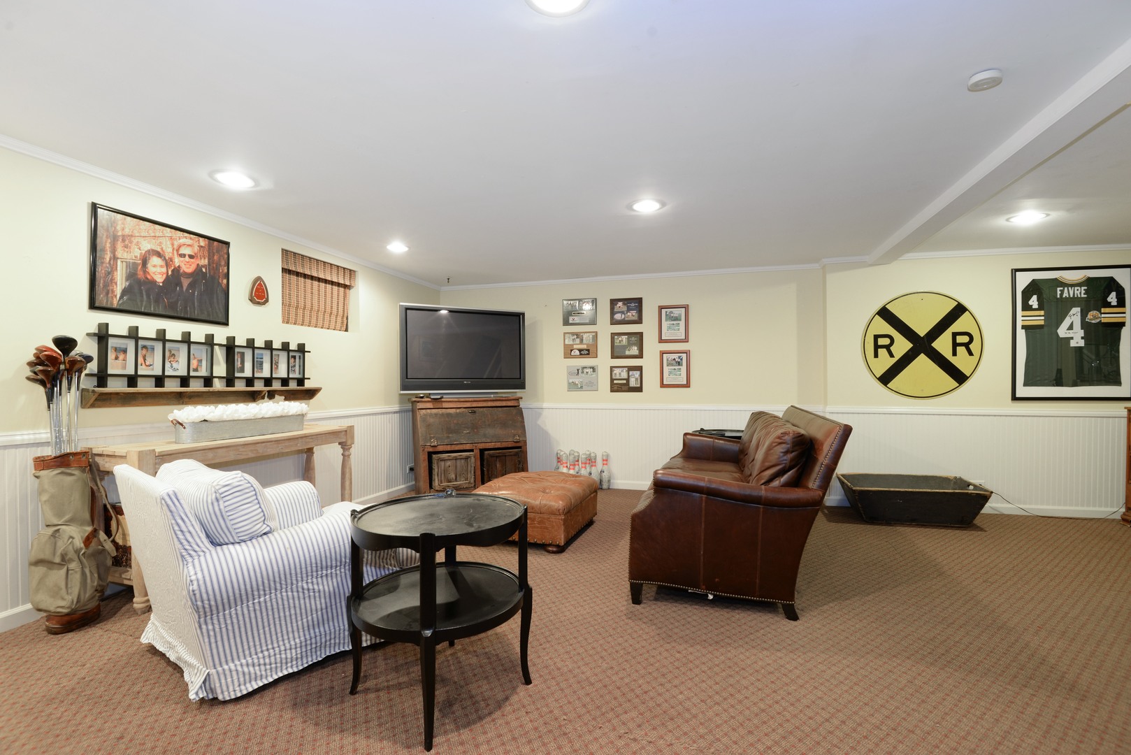 1034 Pontiac Road Wilmette, IL 60091 - Photo 27 of 32 a living room with furniture