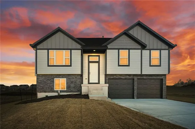 $399,900 | 11207 East 207th Street, Peculiar, MO 64078