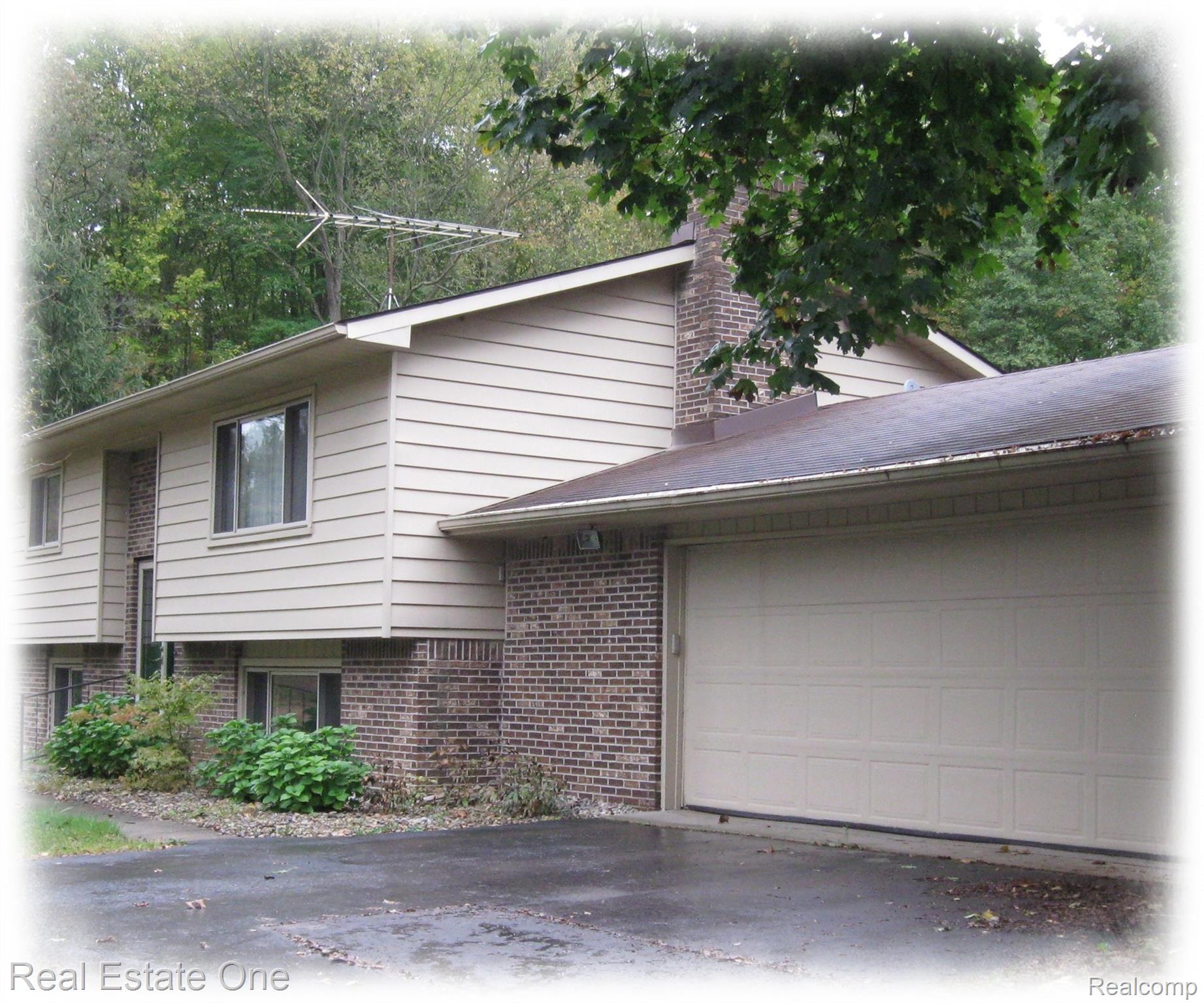 40425 Willis Road Belleville, MI 48111 - Photo 2 of 36 IMG_2292.JPG