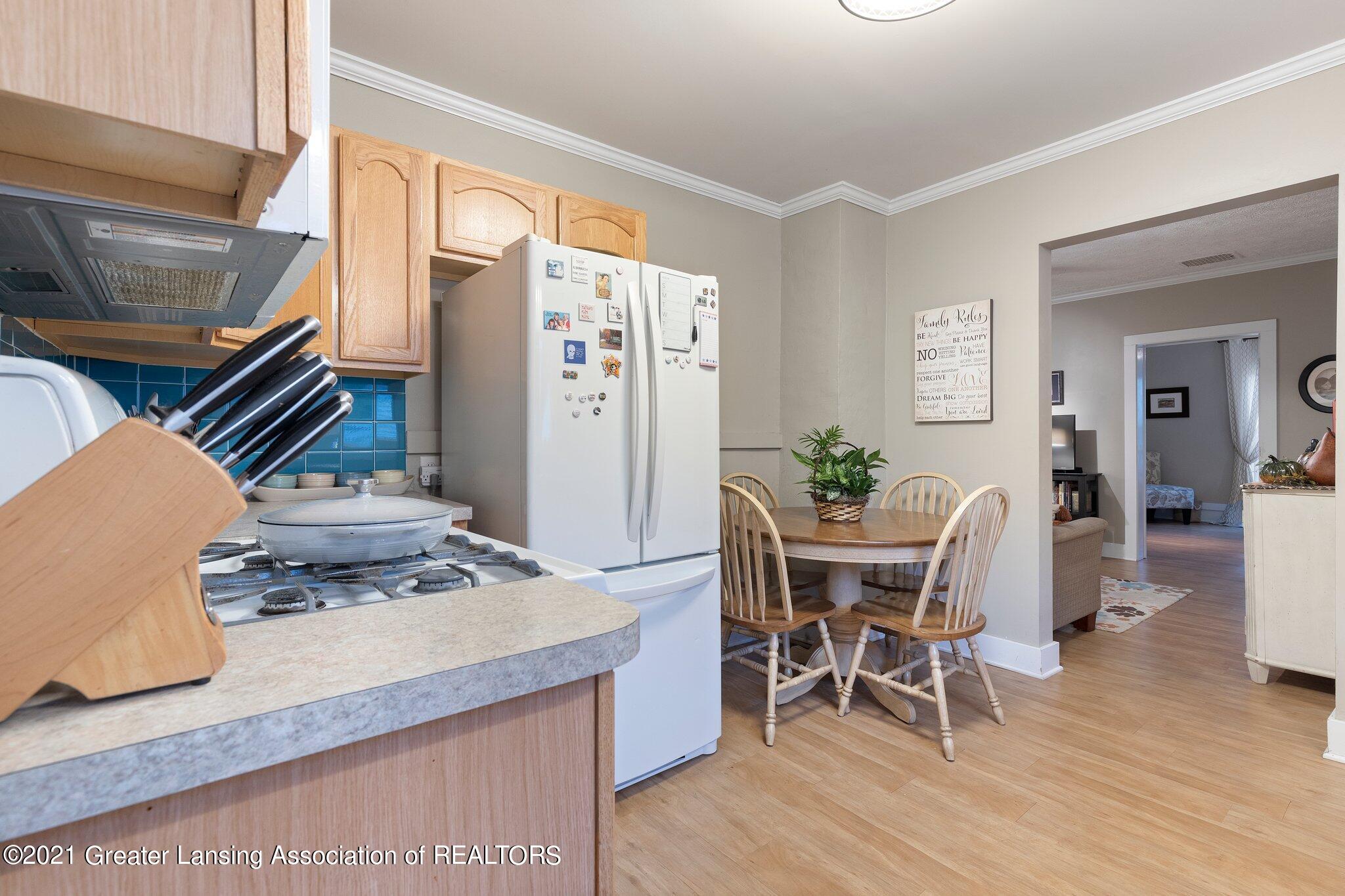 2214 Washington Road Lansing, MI 48911 - Photo 9 of 28 22-web-or-mls-0Z4A6288