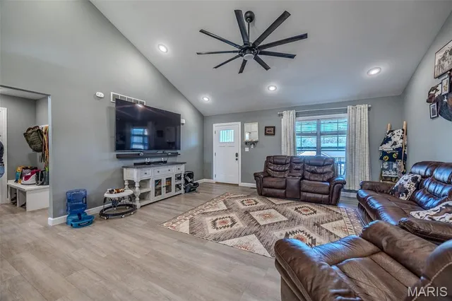 $374,900 | 205 Majestic, Waynesville, MO 65583