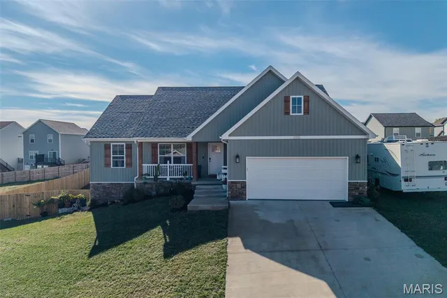 $374,900 | 205 Majestic, Waynesville, MO 65583