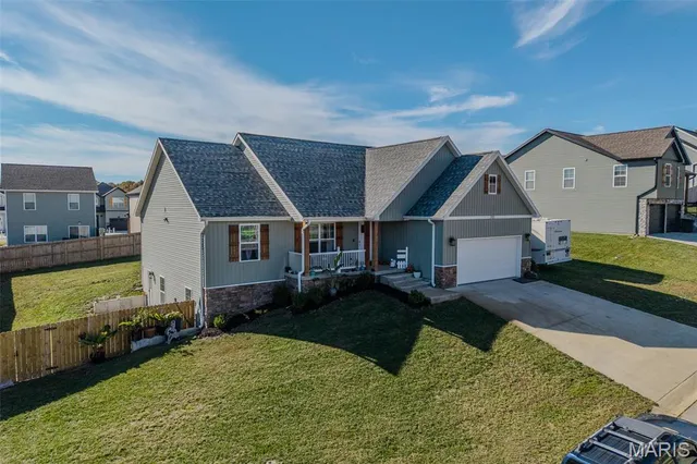 $374,900 | 205 Majestic, Waynesville, MO 65583