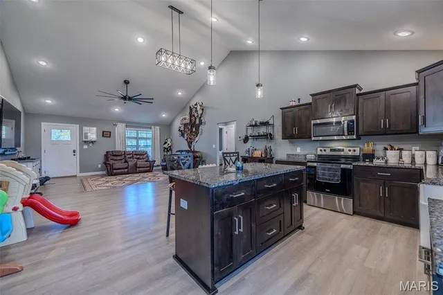 $374,900 | 205 Majestic, Waynesville, MO 65583