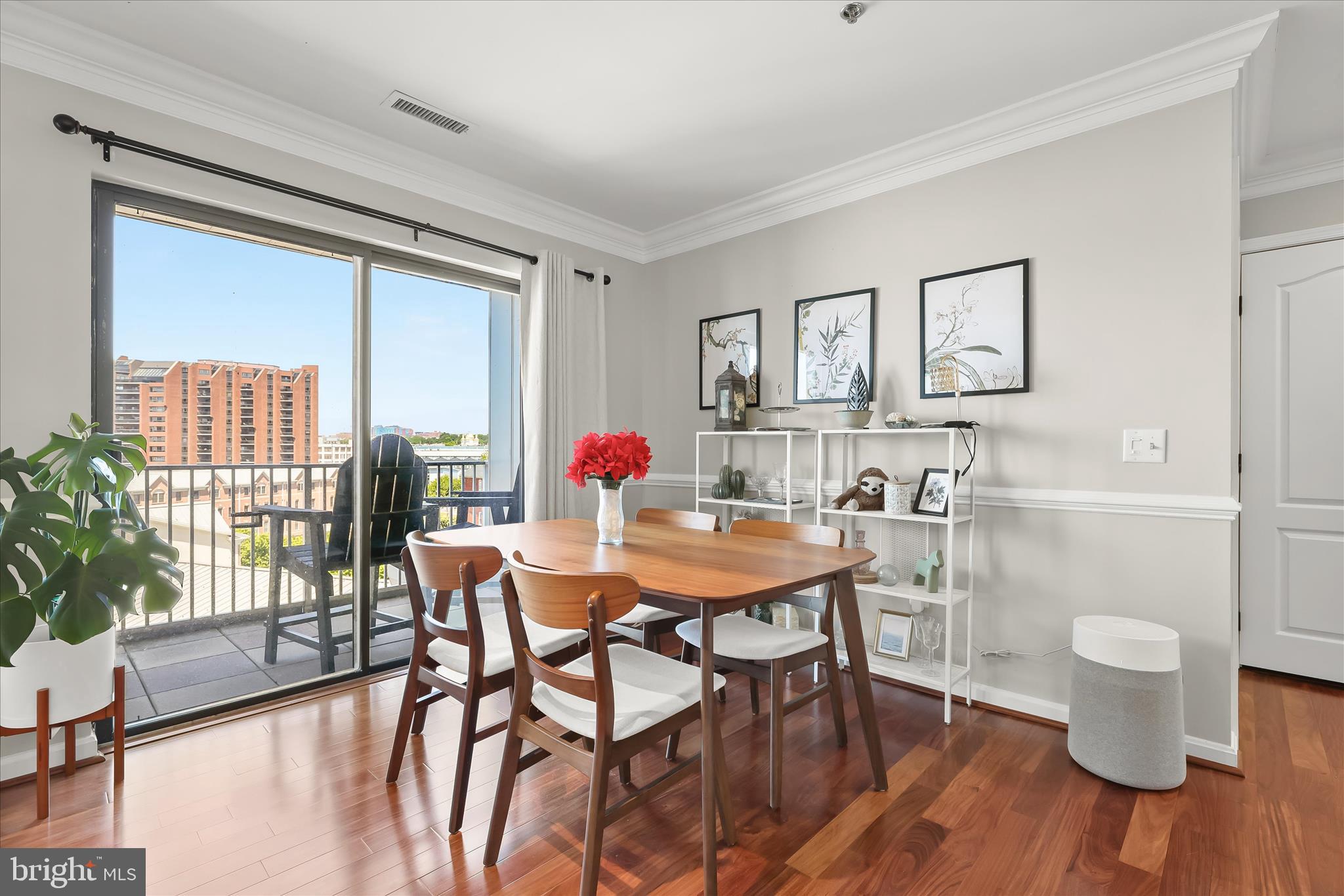 2702 Lighthouse Point East, Unit 516 Baltimore, MD 21224 - Photo 6 of 47 Dining Area