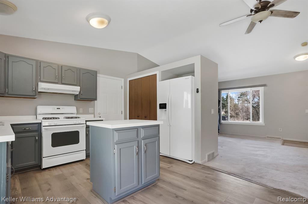 3657 Loon Lake Road Wixom, MI 48393 - Photo 4 of 19 Gallery Image 4