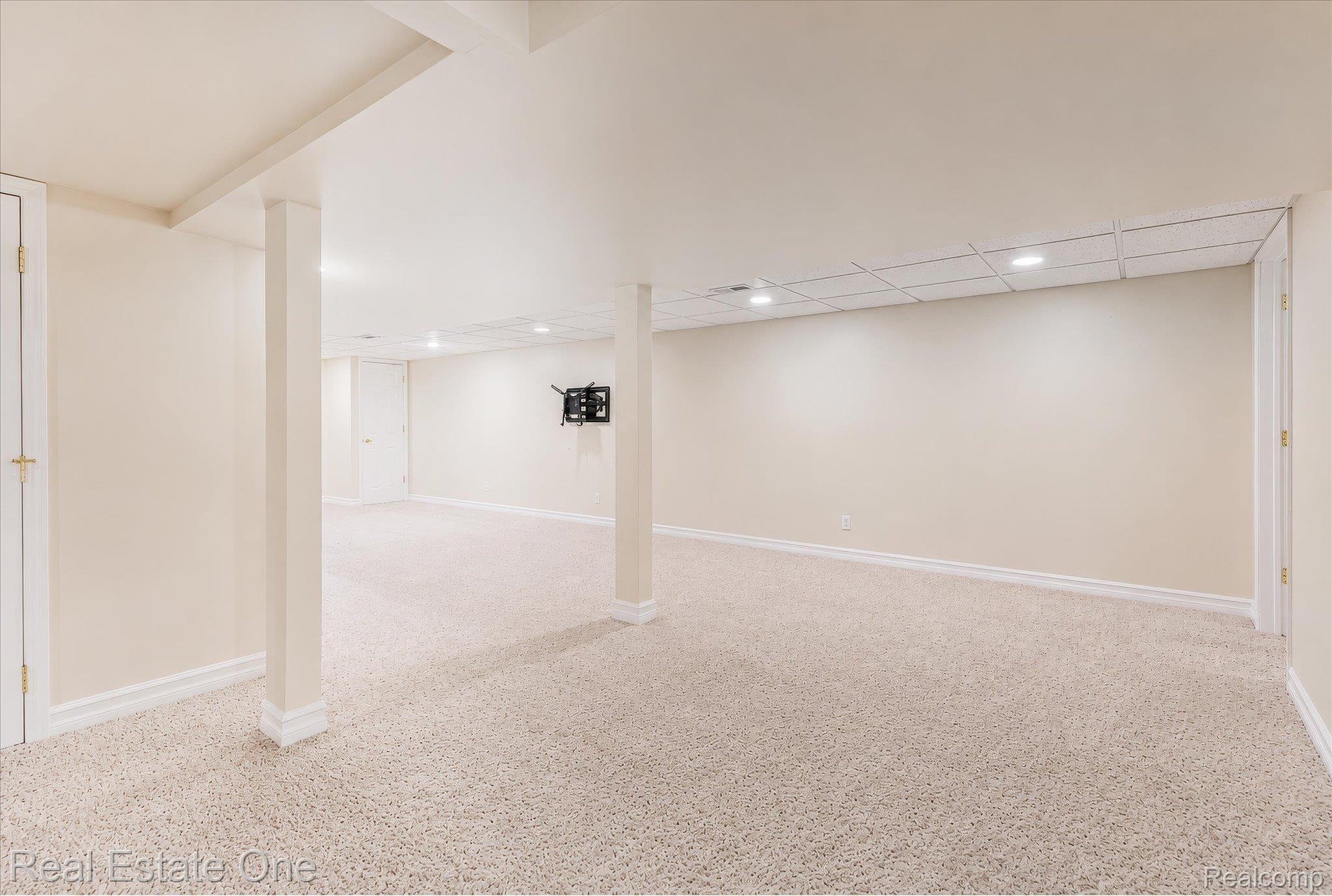 3393 Charlwood Drive Rochester, MI 48306 - Photo 46 of 60 46-052.jpg