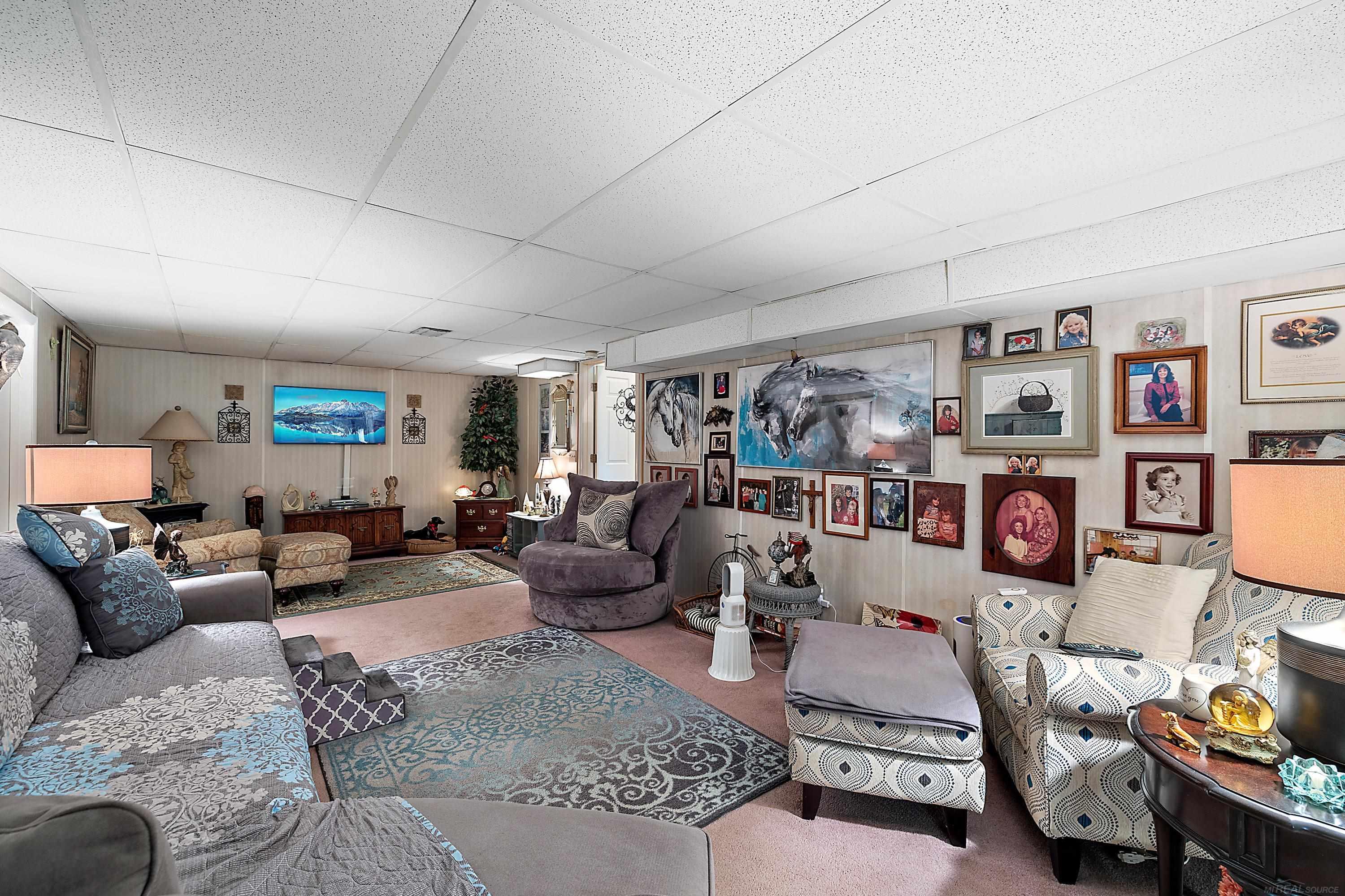 2322 London Bridge Drive Rochester, MI 48307 - Photo 24 of 32 50148120-61ce8d4b-cced-4091-bc17-6626b2ed1701.JPG