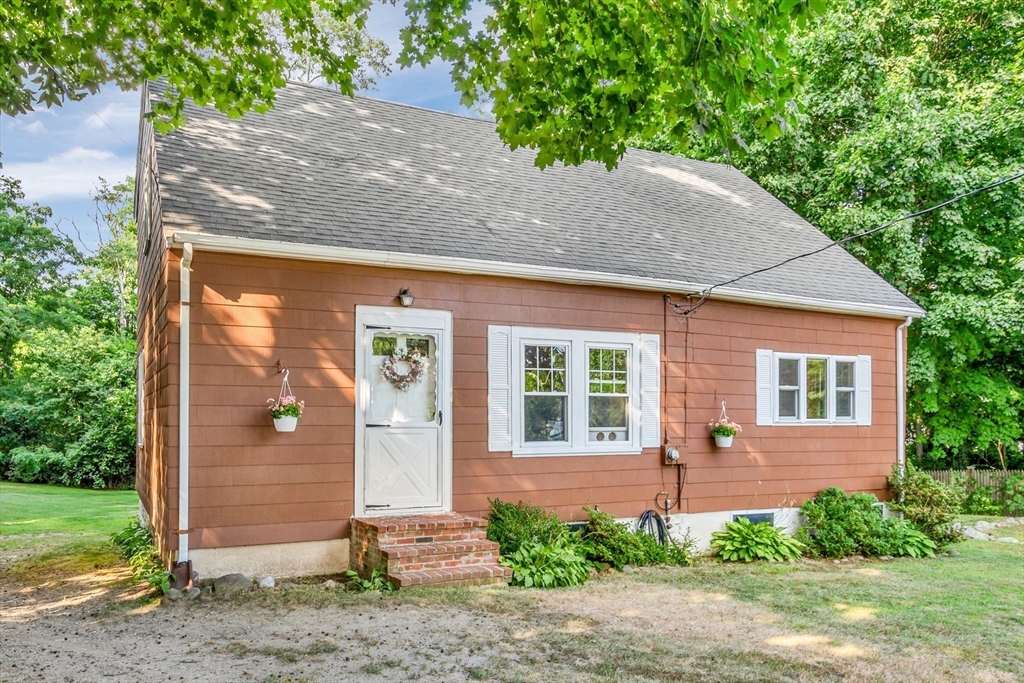 176 Topsfield Road Wenham, MA 01984 - Photo 1 of 36 Gallery Image 1