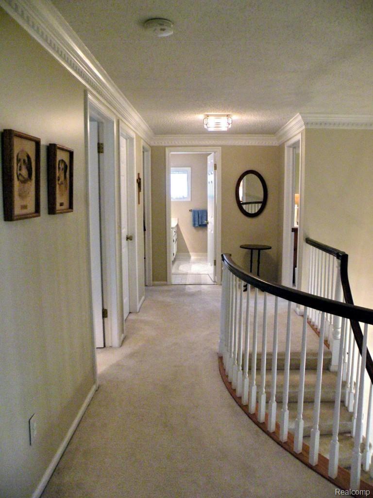 3120 Kilburn Road West Rochester, MI 48306 - Photo 12 of 31 Upper Hallway