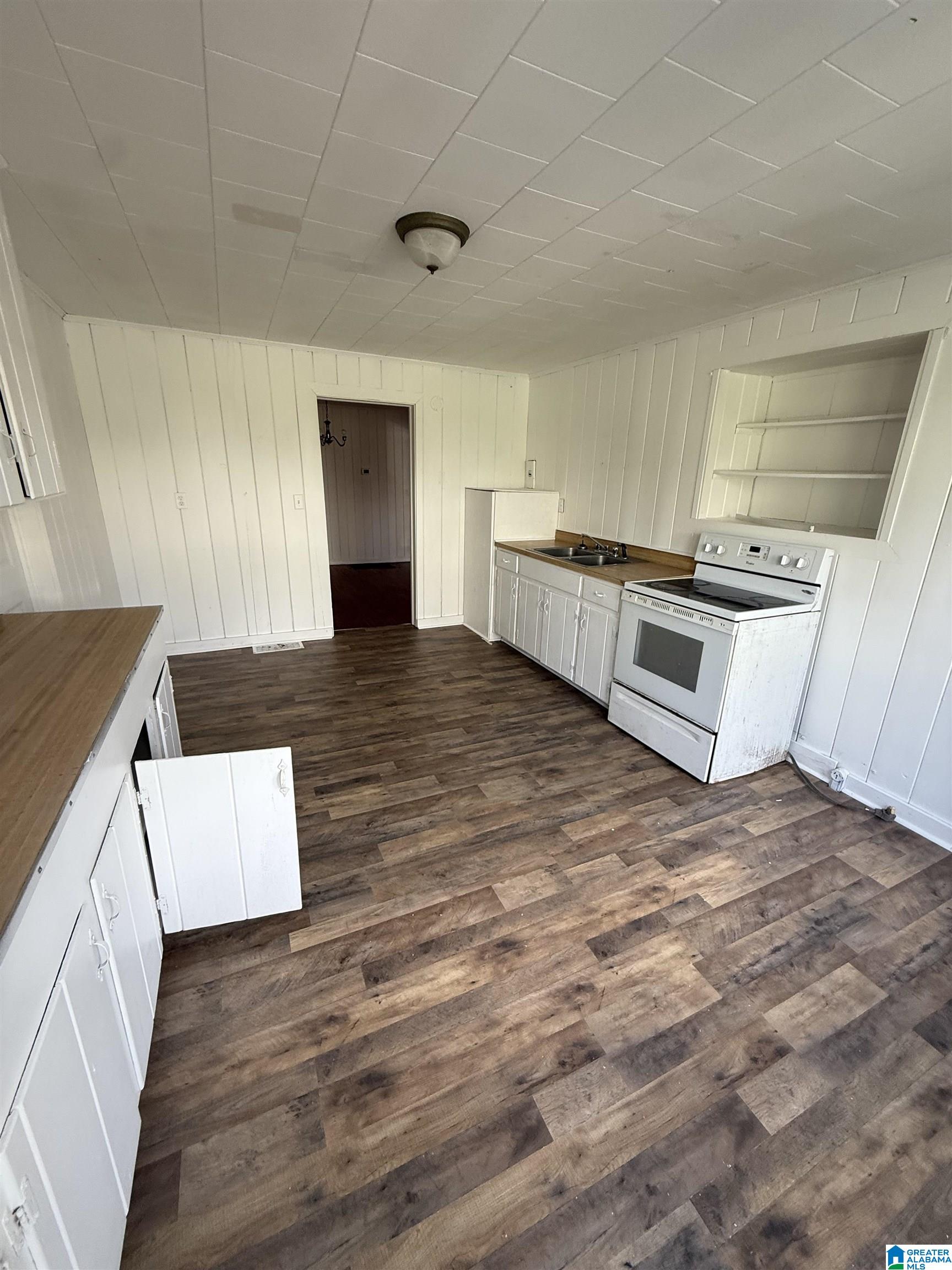 213 Adams Avenue West Oneonta, AL 35121 - Photo 2 of 23