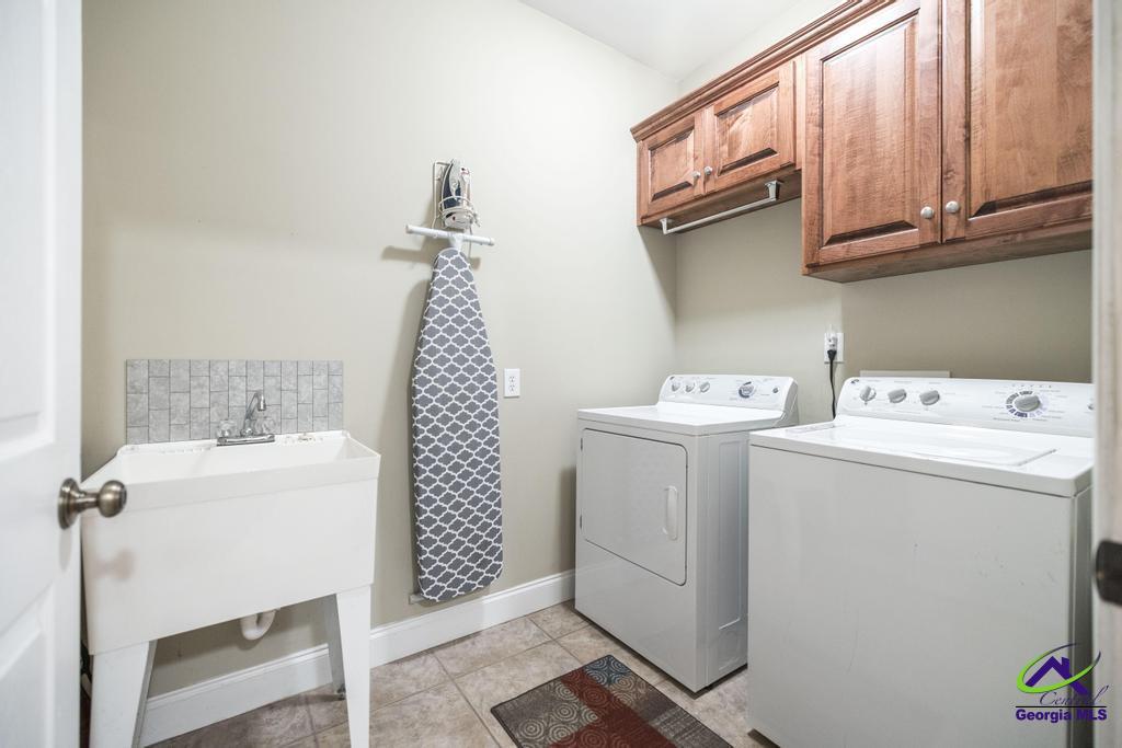 204 Smith Road Haddock, GA 31033 - Photo 24 of 51 a utility room with dryer and washer
