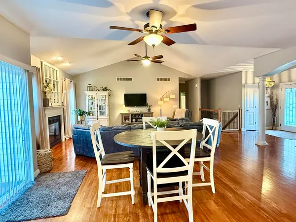 $445,500 | 4800 Longfellow Drive, Springfield, IL 62711