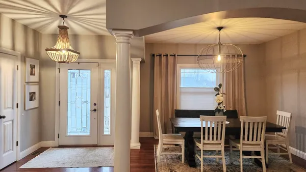 $445,500 | 4800 Longfellow Drive, Springfield, IL 62711