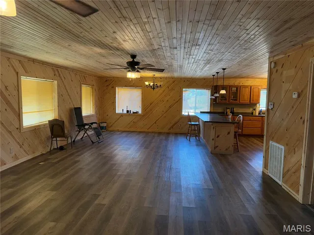 $465,000 | 17771 Annapolis Drive, Glenallen, MO 63751