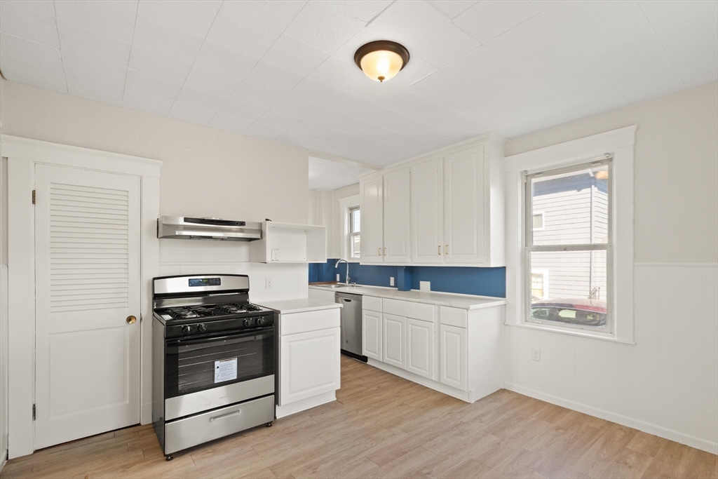 13 Raymond Road Salem, MA 01970 - Photo 8 of 32 Gallery Image 8