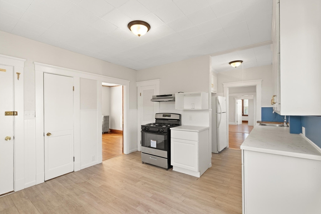 13 Raymond Road Salem, MA 01970 - Photo 9 of 32 Gallery Image 9