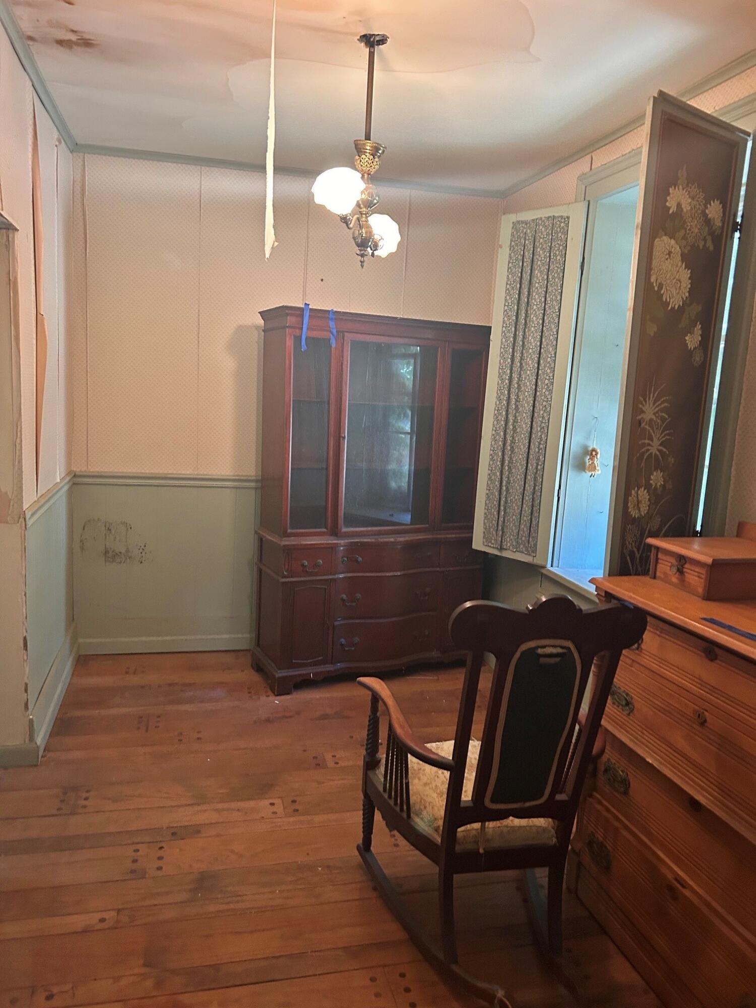 232 Hamilton Road Cedarburg, WI 53012 - Photo 12 of 13 Dining room