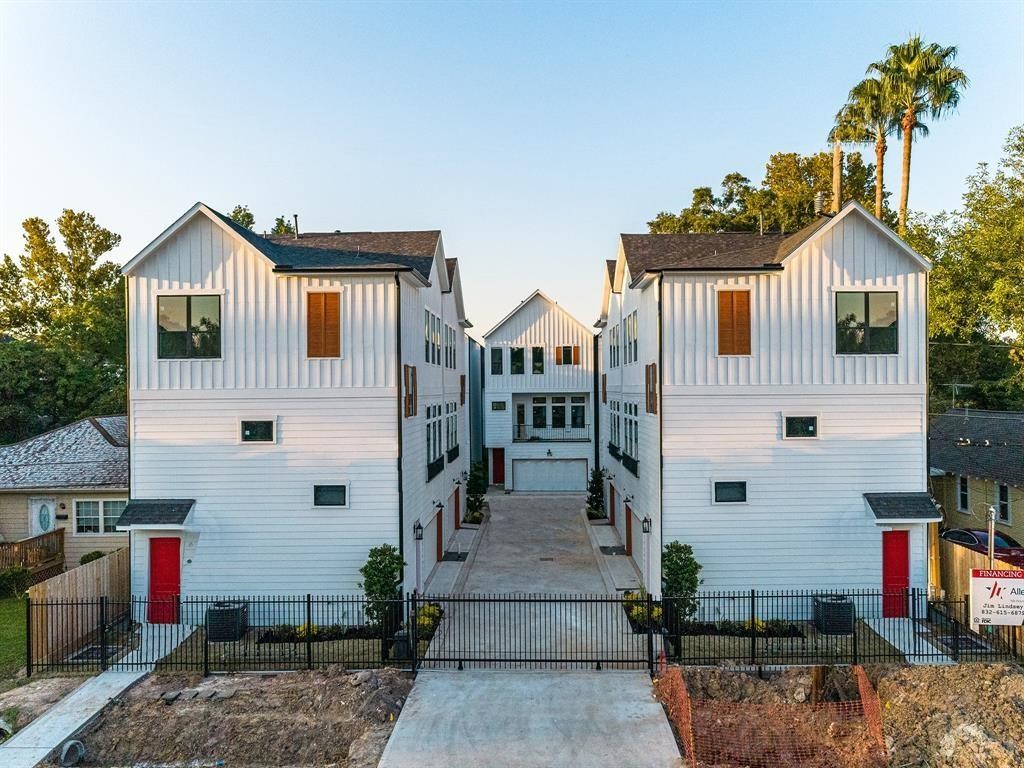 902 Martin Street, Unit A Houston, TX 77018 - Photo 1 of 21 a front view of a house with balcony
