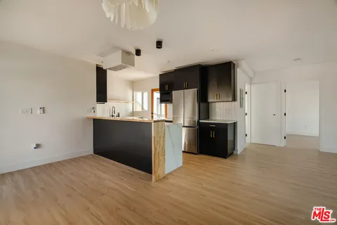 $595,000 | 4015 Grand View Boulevard, Los Angeles, CA 90066