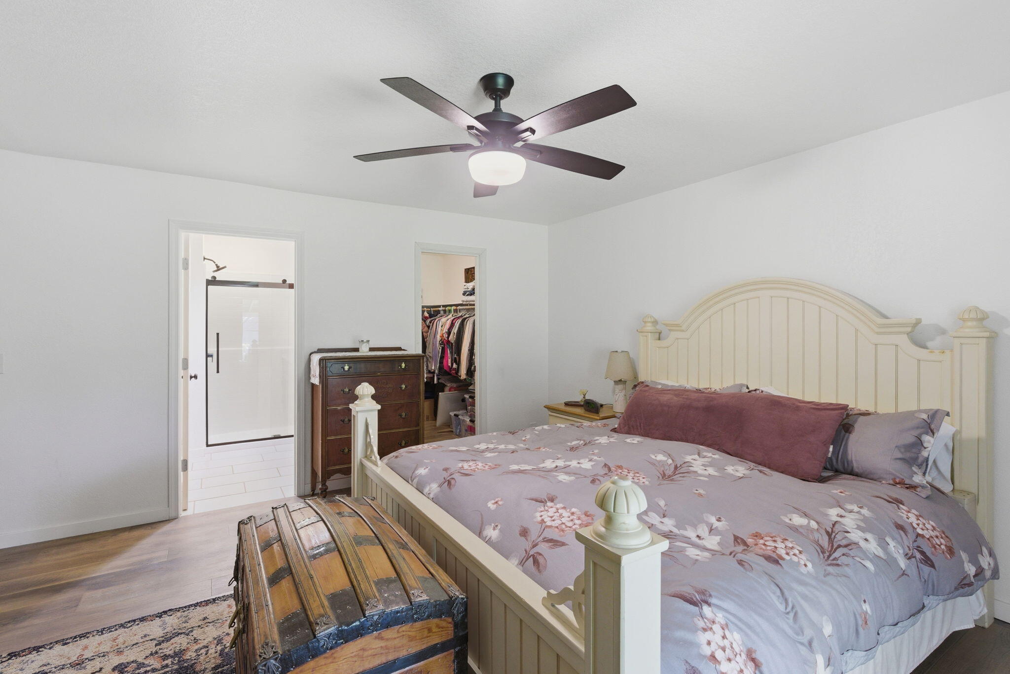 190 Spring Oak Way Merlin, OR 97532 - Photo 17 of 34 Primary Bedroom