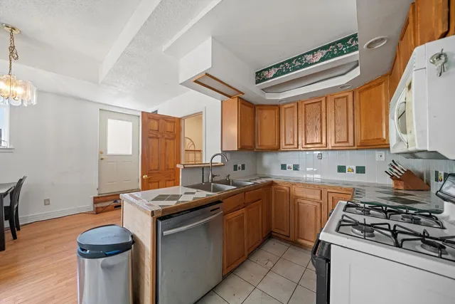 $180,000 | 591 Burnham Avenue, Calumet City, IL 60409