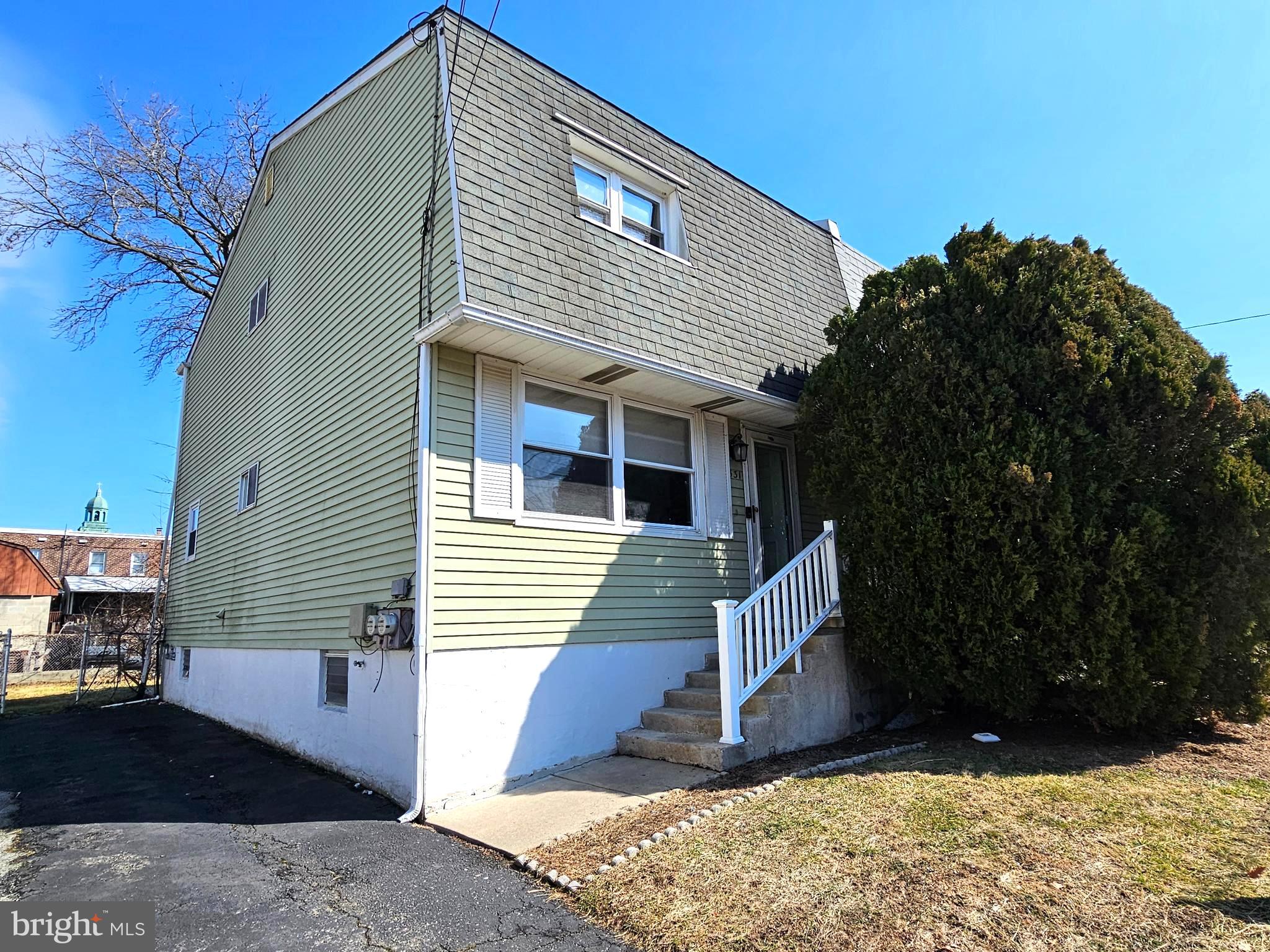 531 Pershing Avenue Darby, PA 19023 - Photo 1 of 33 a front view of house
