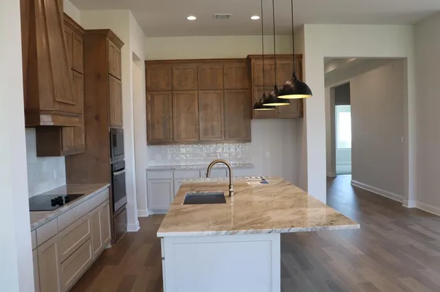 $514,900 | 1328 Tahonta Drive, Hewitt, TX 76643