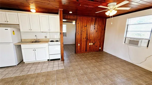 $975 | 19 North Mango Street, Unit B, Englewood, FL 34223