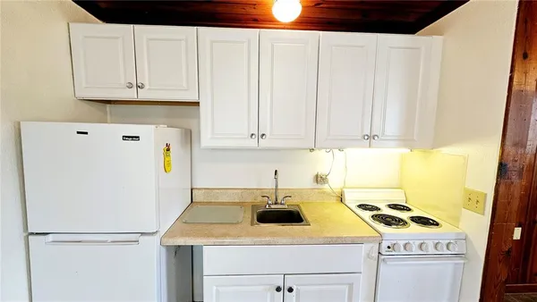 $975 | 19 North Mango Street, Unit B, Englewood, FL 34223