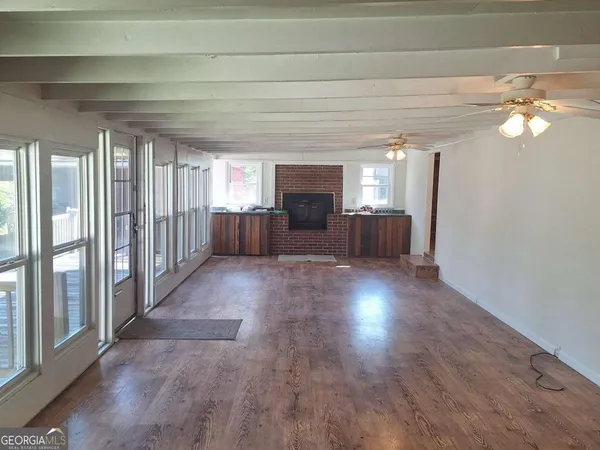 a view of livingroom with hardwood floor
