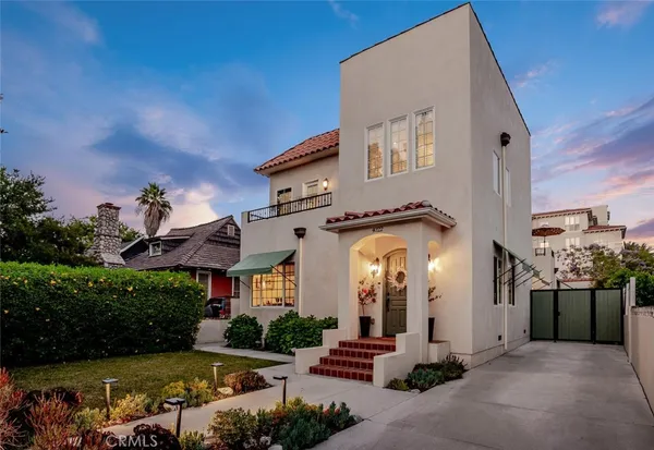 $1,795,000 | 4022 Willowcrest Avenue, Studio City, CA 91604