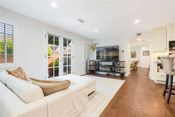 $1,795,000 | 4022 Willowcrest Avenue, Studio City, CA 91604