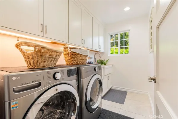 $1,795,000 | 4022 Willowcrest Avenue, Studio City, CA 91604