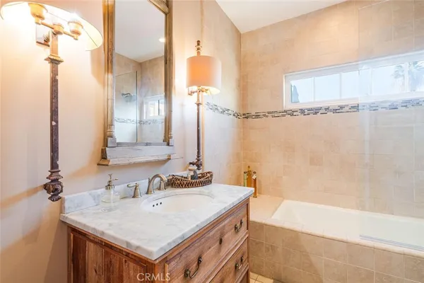 $1,795,000 | 4022 Willowcrest Avenue, Studio City, CA 91604