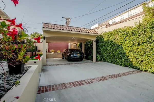 $1,795,000 | 4022 Willowcrest Avenue, Studio City, CA 91604